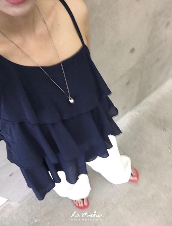 層次單細肩造型上衣